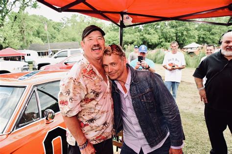 Dukes of Hazzard Stars John Schneider and Tom Wopat。